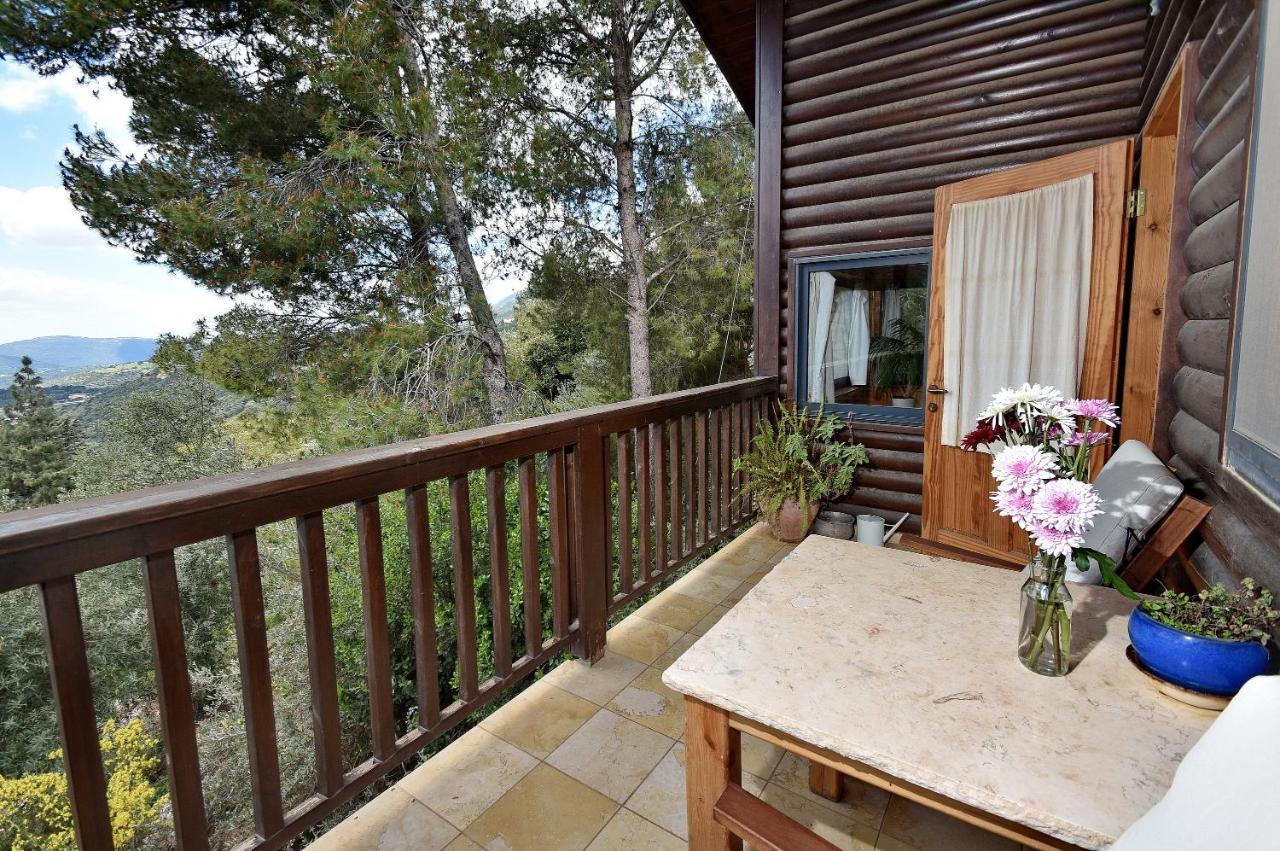 Zimmers At The Forest Amirim Exterior foto
